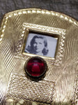 Vtg Gold Tone Brooch Pin Jewelry With Red Stone and Rotating 5 Photograph Window