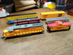 Vtg HO Gauge Bachman Train Set UP 866 Diesel Locomotive 4 Cars 27 Pc Track Boxes
