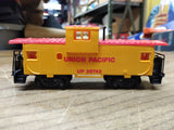 Vtg HO Gauge Bachman Train Set UP 866 Diesel Locomotive 4 Cars 27 Pc Track Boxes
