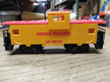 Vtg HO Gauge Bachman Train Set UP 866 Diesel Locomotive 4 Cars 27 Pc Track Boxes