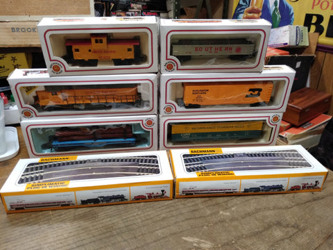 Vtg HO Gauge Bachman Train Set UP 866 Diesel Locomotive 4 Cars 27 Pc Track Boxes