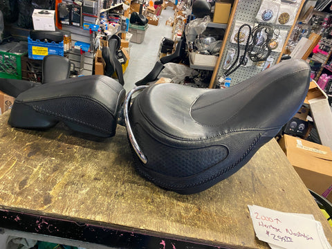 Solo Seat P Pad Grab Rail harley Heritage Softail Nostalgia 2000^ OEM FLSTN Fact