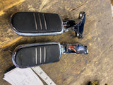 Passenger Pegs mounts Harley M8 Touring Street Road Glide 2017 FLH oem Streamlin