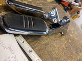 Passenger Pegs mounts Harley M8 Touring Street Road Glide 2017 FLH oem Streamlin