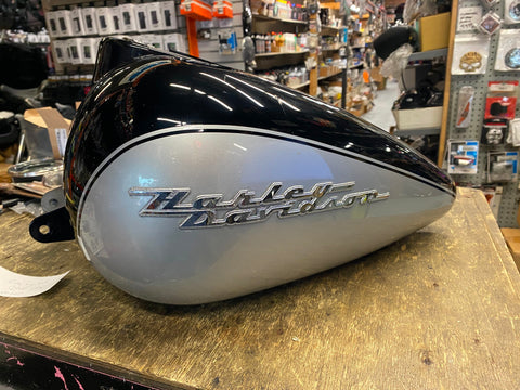 Black Silver GAs fUEL Tank Harley Road King FLHR 2004-2007 Emblems Nice!