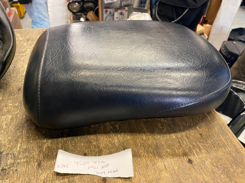 01-09 Suzuki Boulevard VL800 C50 Boulevard Passenger seat Volusia OE 45310-41F00