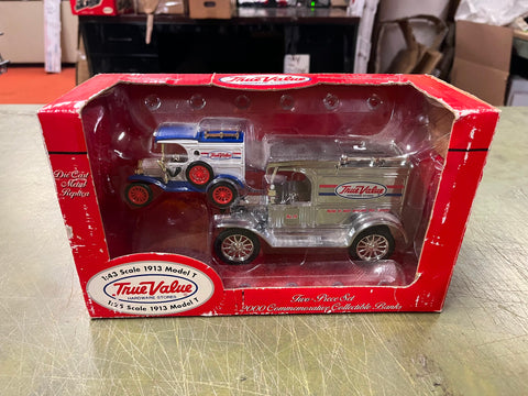 Ertl True Value 1913 Model T Diecast Metal Car Collectible Banks 1:43 Scale 2000