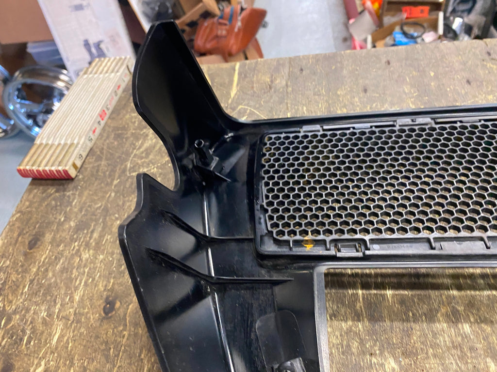 OEM 2025 Harley Touring Models Spoiler Chin Radiator Cover 57200437 Bl ...