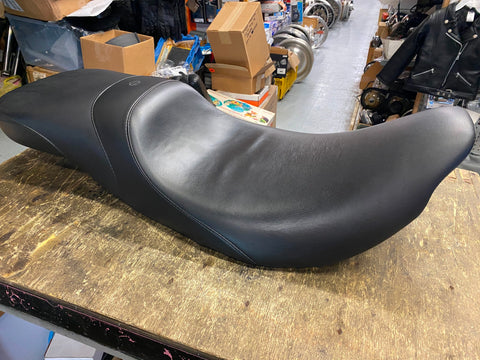 OEM Rally Runner Low Profile Seat Harley Touring FLH Street Glide Ultra 2008^