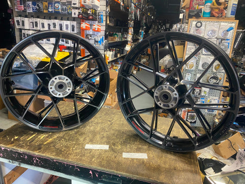 Fugative Front Rear Mag Wheels Harley Bagger FLH 19x3.50 5x18 Street Road Glide