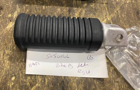 oem Harley 50501106 Right Foot Peg Rubber Logo Driver Rider 18-25 Softail M8