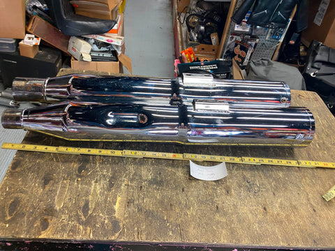 Vance Hines Slip on mufflers Harley Touring M8 2017^ Hi Output FLH Street Glide!