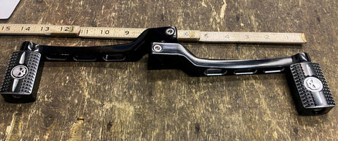 Contr Cut Black Shift Levers Heel Toe Skull Pegs Harley Touring Bagger FLH Glide
