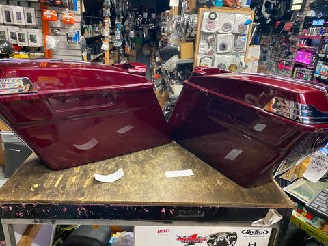OEM Mysterious Red Saddlebags Harley Touring FLH gLIDE 2013< Chrome Trim Spoiler