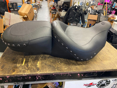 Mustang Wide Touring Seat Harley Street Road Glide King 2008^ Studs FLH Ultra Cl