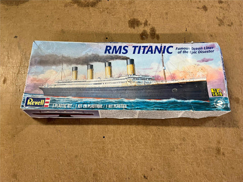 2011 Revell Model Kits RMS Titanic Plastic Boat 1:570 Scale Model