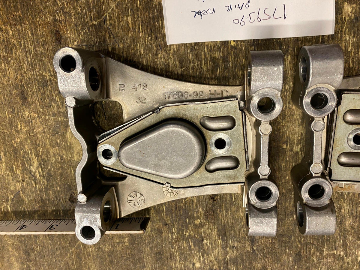 Ultima Rocker Box OEM Harley Twin Cam Rocker Arm Box supports breathers Touring Dyna Sof ...