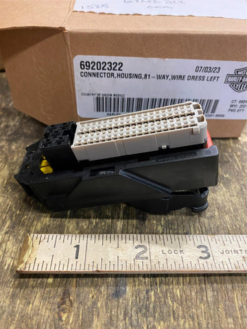 OEM Harley Davidson 81-Way Left Connector Housing Touring Road King CVO 69202322