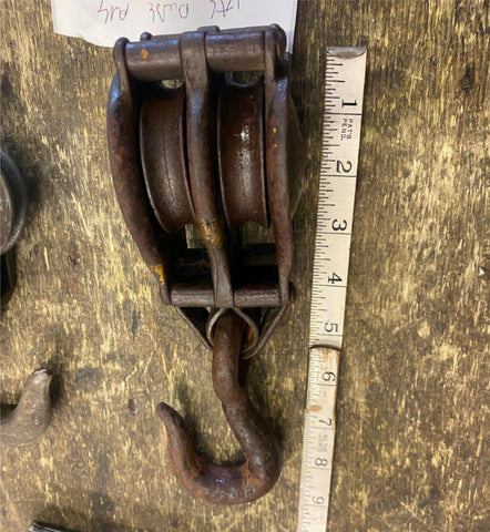 Vtg Cast Iron Industrial Heavy Double Wheel Pulley Block Tackle Hook Barn Decor