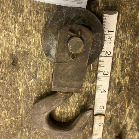 Vtg Metal Industrial Heavy Pulley Block Tackle Hook Barn Decor 7"
