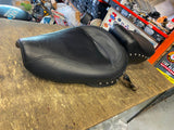 Mustang Seat Harley Ironhead Evo Sportster 1982-2003 Studs Step up 883 1200 XLH