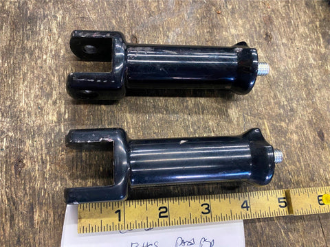 HARLEY DAVIDSON FLHC 18^ HERITAGE SOFTAIL PASSENGER FOOT PEG MOUNTS 50500744