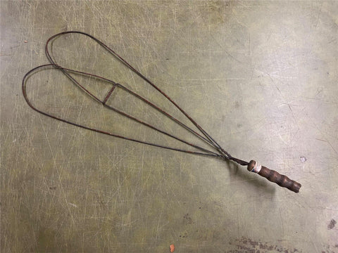 VTG Antique Made In USA Heart Shaped Rug Beater Primitive Farm Tool Collectable