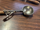 VTG Antique Gilchrist No. 31 Wood Handled Ice Cream Scoop Size 12