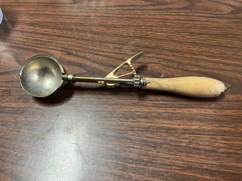 VTG Antique Gilchrist No. 31 Wood Handled Ice Cream Scoop Size 20