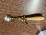 VTG Antique Gilchrist No. 31 Wood Handled Ice Cream Scoop Size 20