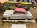 Voiture Buick Standard White w/ Pink Roof Sedan Friction Powered Toy Car w/ box