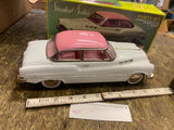 Voiture Buick Standard White w/ Pink Roof Sedan Friction Powered Toy Car w/ box