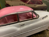 Voiture Buick Standard White w/ Pink Roof Sedan Friction Powered Toy Car w/ box
