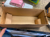 Voiture Buick Standard White w/ Pink Roof Sedan Friction Powered Toy Car w/ box