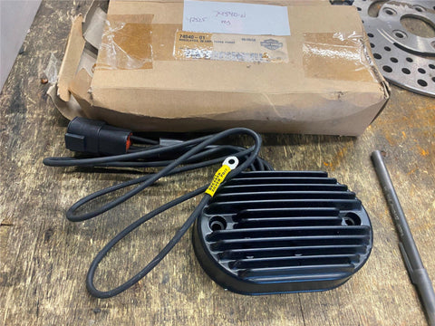 OEM Voltage Regulator Rectifier Harley Dyna 04-05 Softail FXD FXS 01-06 74540-01