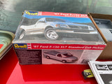 Vtg 1997 Ford F-150 XLT Standard Cab Pickup 1/25 1997 Issue REVELL 7620
