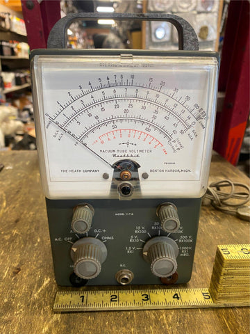 Vtg Heathkit Tube Voltmeter V-7a FS=200 Radio TV Electronics Tester Repair Tool