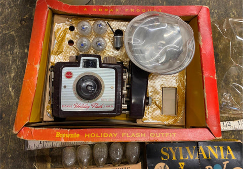 Vtg KODAK Brownie Holiday Flash Outfit Camera #83K 127 Film Bulbs Orig Box!