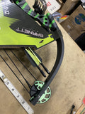Barnett Tomcat 2 Youth Compound Bow Right Hand Black Green Arrows 17-22Lb Green