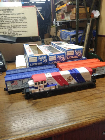 Vtg LIONEL SPIRIT OF 76 O GAUGE Locomotive and Freight Car Set 6 Railroad Train