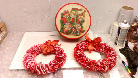 Vintage Santa Clause Christmas Cookie Tin Container Antique Pair of Red Wreaths