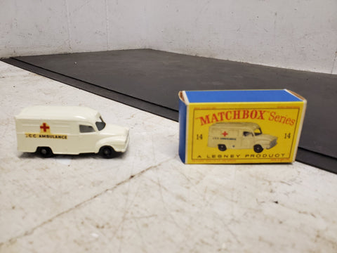 Vintage Matchbox Series no.14 White Lomas Ambulance with original box Lesney Pro