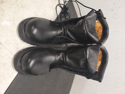 Footwear Intermediate cold wet weather Vibram Safety Toe black boots size 3.5 R?