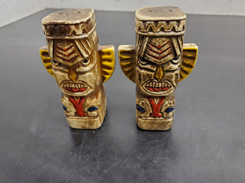 VTG CERAMIC TOTEM POLE SALT AND PEPPER SHAKERS UNIQUE