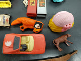 MISCELLANEOUS LOT OF YO-YO, YATMING TRUCK, SALT/PEPPER SHAKERS AND MUCH MORE