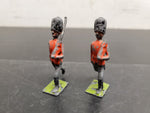 VTG BRITAINS DEETAIL LTD TOY BRITISH SOLDLIERS WEARING BUSBY HATS & CARRYING GUN