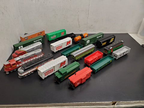 20 Piece Lot of Life Like Bachmann HO Scale Model Trains Locomotives Freight Car