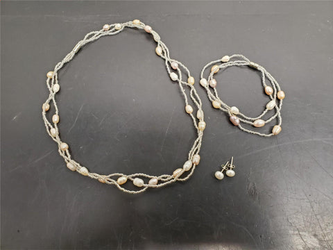 Gorgeous Matching Set of Women's Necklace Bracelet & Earrings Perfect Present!!!