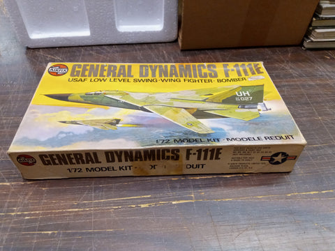 Vtg General Dynamics F-111E Airfix USAF Low Level Swing-Wing Fighter Bomber 1975