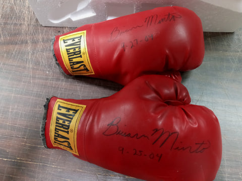Everlast Boxing Gloves Both Autographed Brian Minto 2004 Collectible History